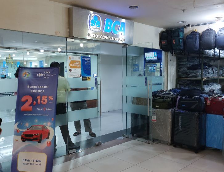 ATM di cabang Bank BCA di Senen Jaya